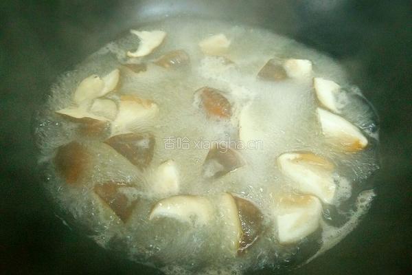 小土豆香菇烧鸡块的做法图解7
