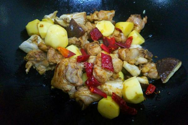 小土豆香菇烧鸡块的做法图解10
