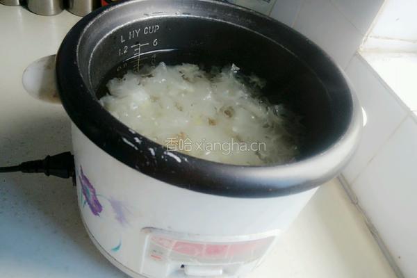 红枣枸杞银耳汤的做法图解6