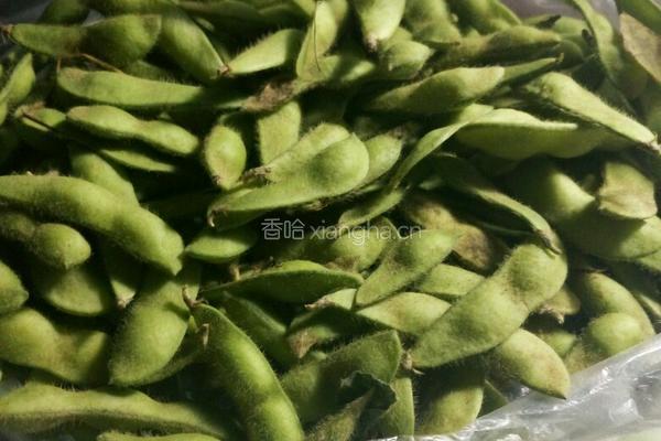 水煮毛豆的做法图解1