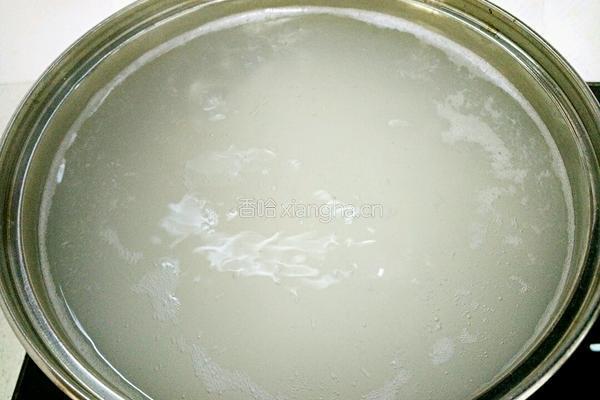 胡萝卜肉末粥的做法图解4