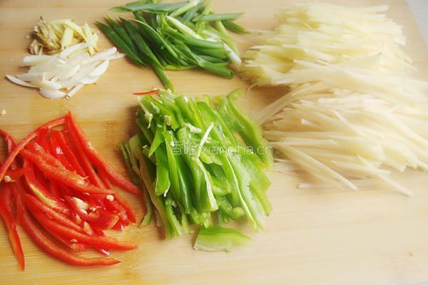 双椒土豆肉丝的做法图解2