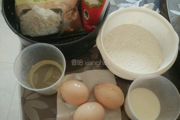 戚风杯子蛋糕的做法图解1