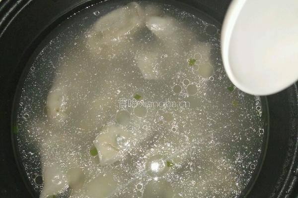水煮饺子的做法图解1