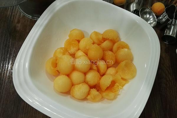 哈密瓜果盘的做法图解5