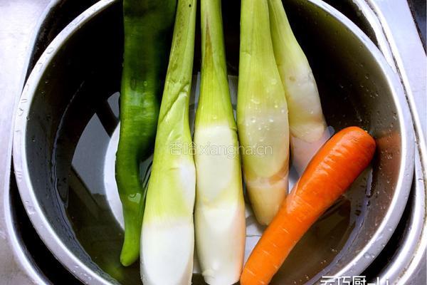 茭白辣炒肉丝的做法图解2