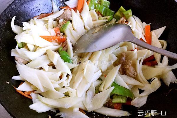 茭白辣炒肉丝的做法图解13