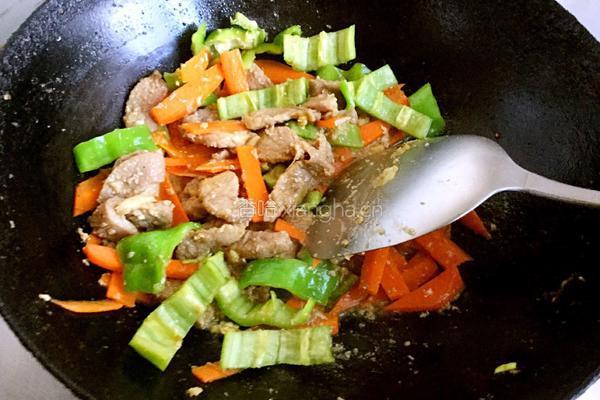 茭白辣炒肉丝的做法图解12
