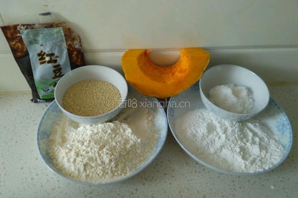 南瓜豆沙芝麻饼的做法图解1