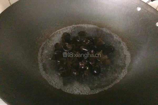 黄瓜木耳炒鸡蛋的做法图解2