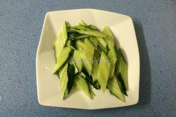黄瓜木耳炒鸡蛋的做法图解3