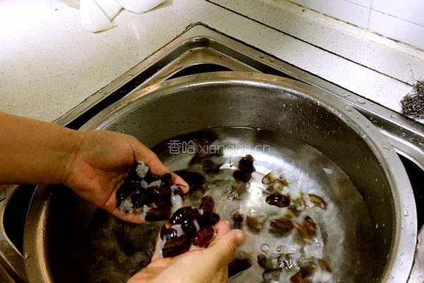 私房秘制麻辣虾球的做法图解1