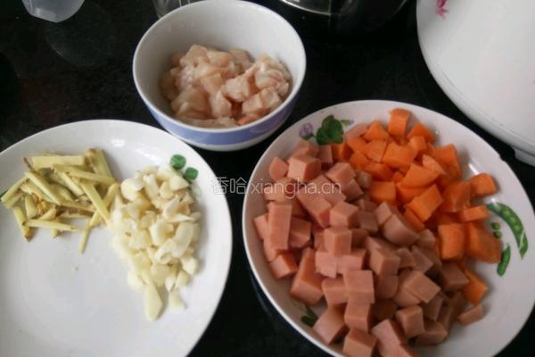 鸡肉三丁的做法图解1