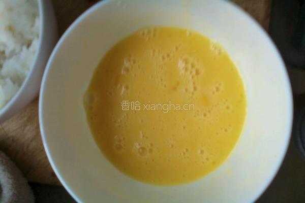 黄瓜火腿鸡蛋炒饭的做法图解2