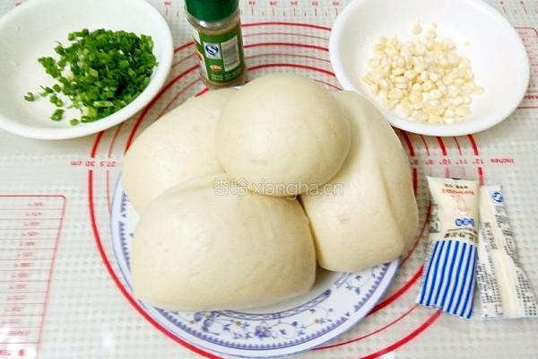 葱花沙拉烤馒头的做法图解1