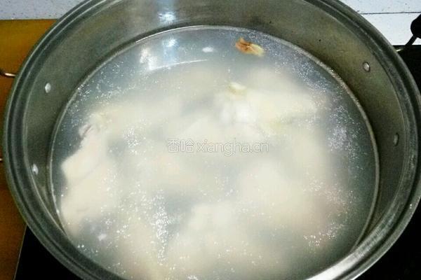 香菇烧鸡翅根的做法图解3