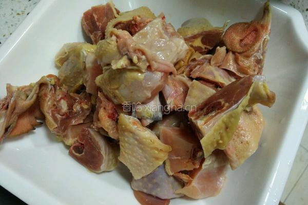 胡萝卜烧鸡的做法图解1