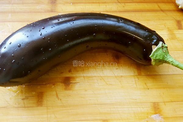 炒茄子丝的做法图解1