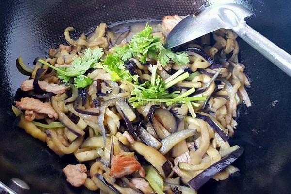 炒茄子丝的做法图解9