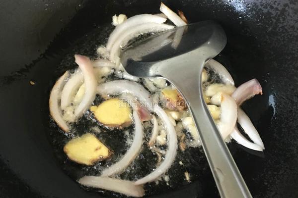 爆炒香辣鱿鱼杏鲍菇的做法图解2