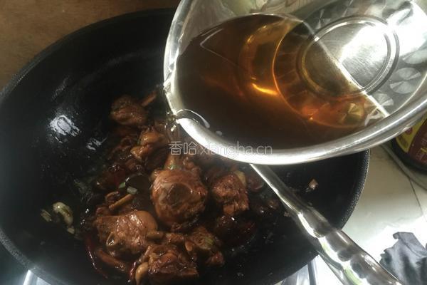 香菇炖鸡的做法图解13