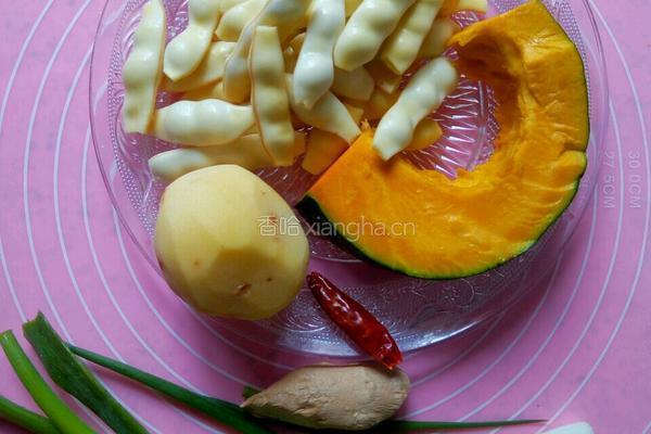 炖土豆窝瓜豆角的做法图解1