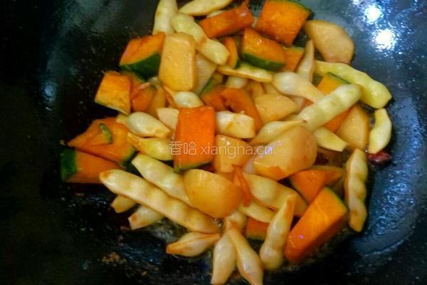炖土豆窝瓜豆角的做法图解8
