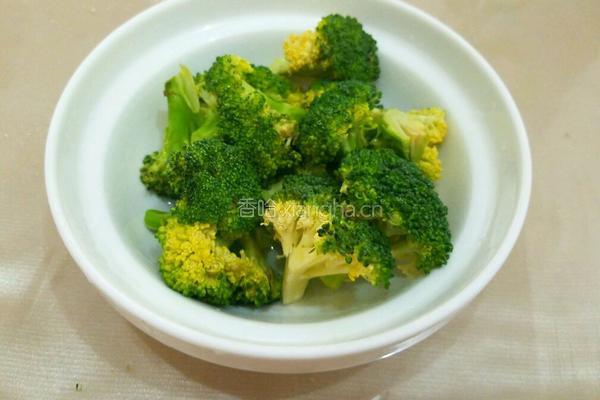 西蓝花炒虾仁的做法图解2