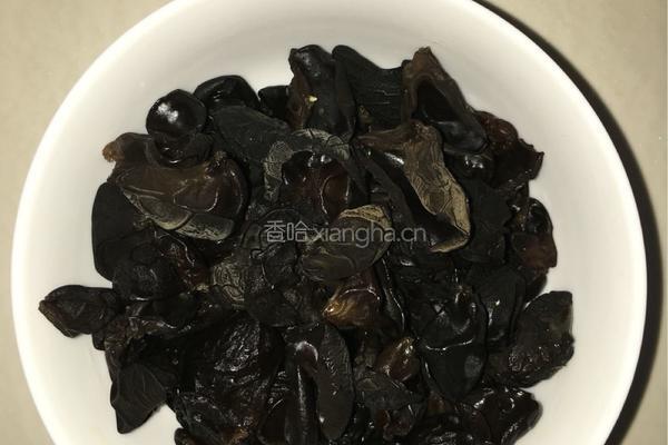 木耳番茄炒蛋的做法图解3