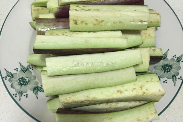 蒜泥茄子的做法图解1