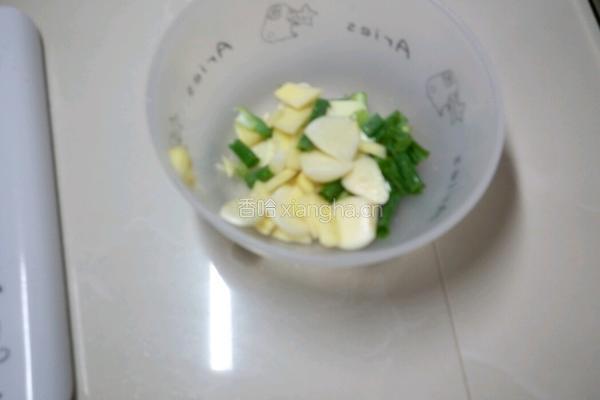 土豆炖鸡翅根的做法图解2