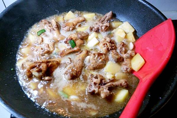 土豆炖鸡翅根的做法图解12