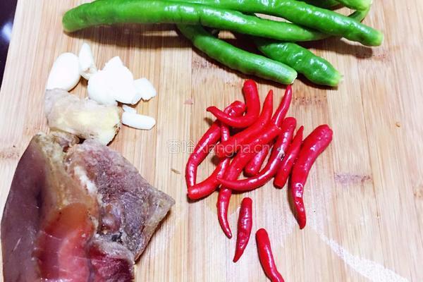 小炒腊肉的做法图解1
