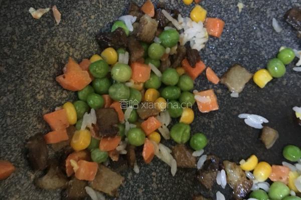 什锦炒饭的做法图解4
