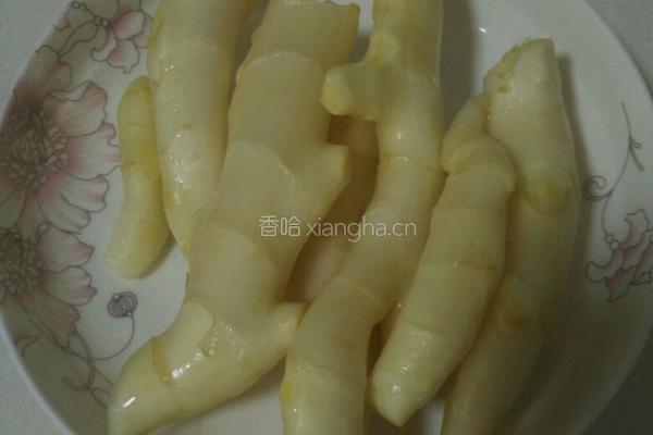 子姜炒肉的做法图解1