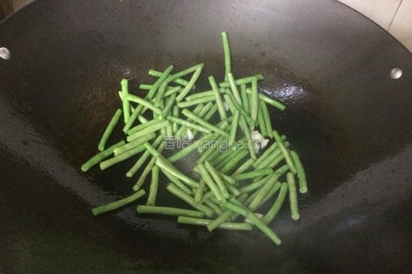 豆角炒肉饼的做法图解4