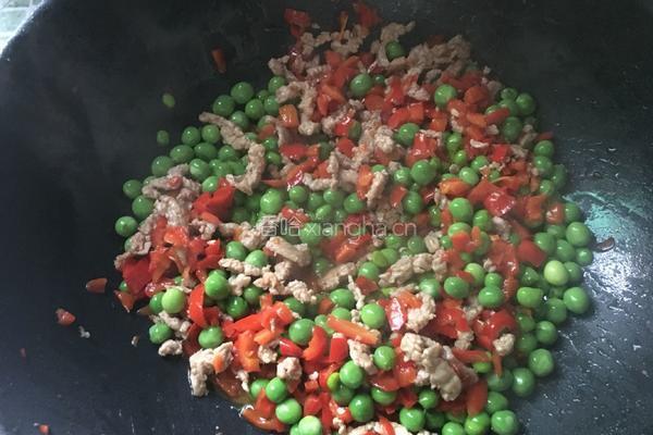 红辣椒炒豌豆肉末的做法图解7