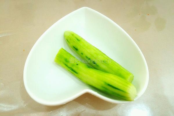 黄瓜拌木耳的做法图解4