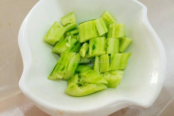黄瓜拌木耳的做法图解5