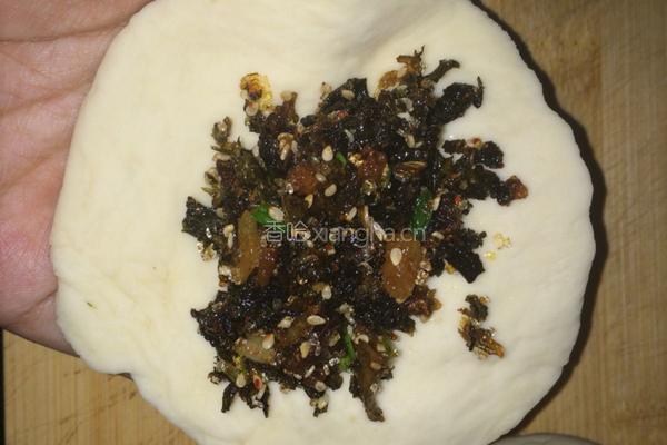 梅干菜扣肉饼的做法图解6