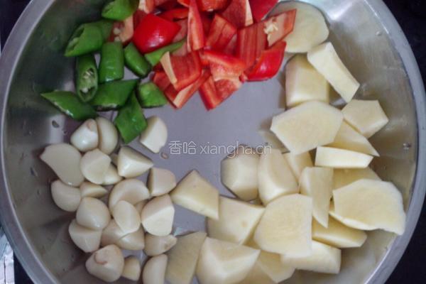 土豆蒜子烧扣肉的做法图解4