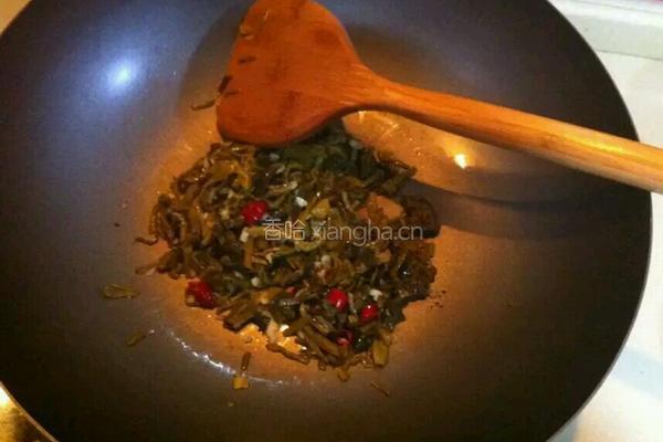 毛豆炒咸菜的做法图解8