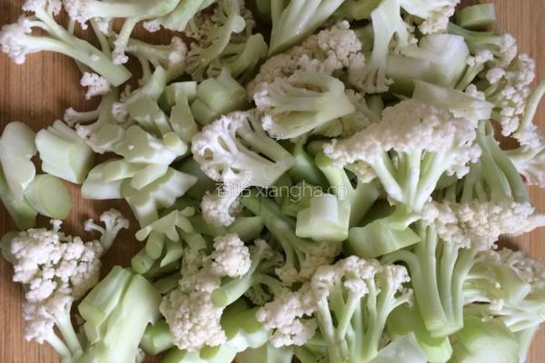 番茄味菜花的做法图解1