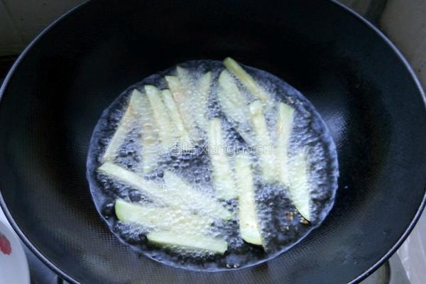 蒜香茄子煲的做法图解2