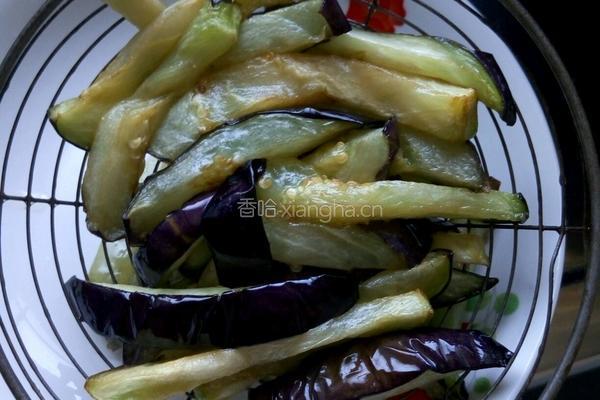 蒜香茄子煲的做法图解3