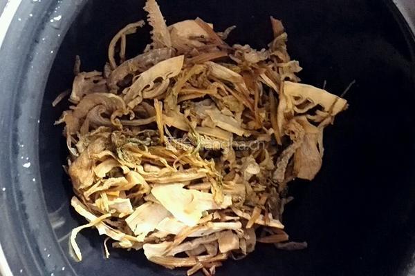 霉菜笋干烧肉的做法图解2