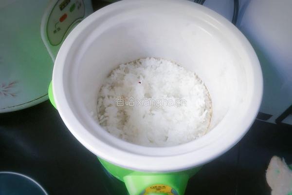 红烧仔鸡煲仔饭的做法图解1