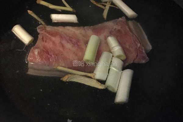 蒜泥白肉的做法图解1