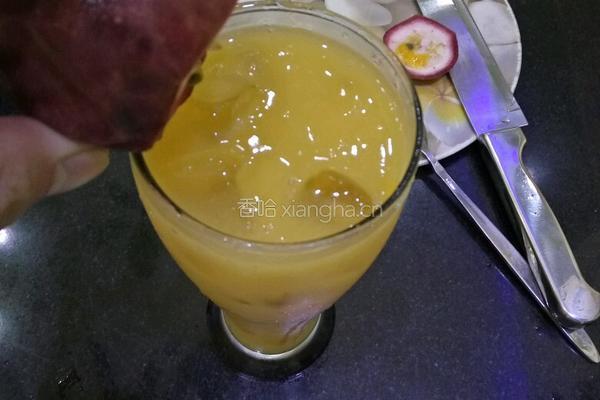 百香芒果汁的做法图解5