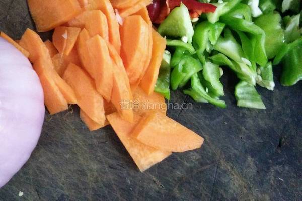 土豆烧牛肉拌面的做法图解2